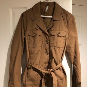 NWOT BUTTON DOWN LIGHTWEIGHT BELTED JACKET
